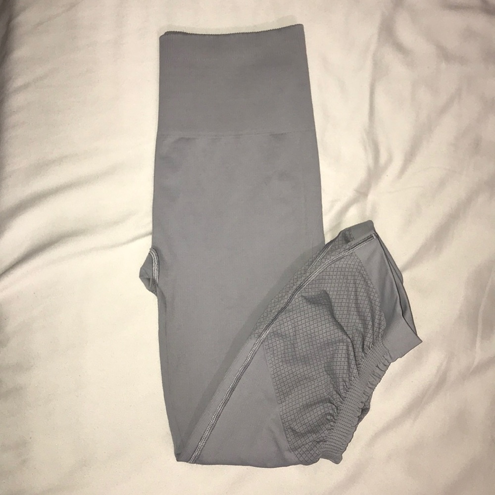 LuluLemon In the Flow Crop Side Scrunch Leggings
